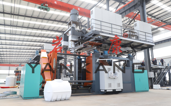 吹塑和滾塑相比,占地面積更小 吹塑和滾塑