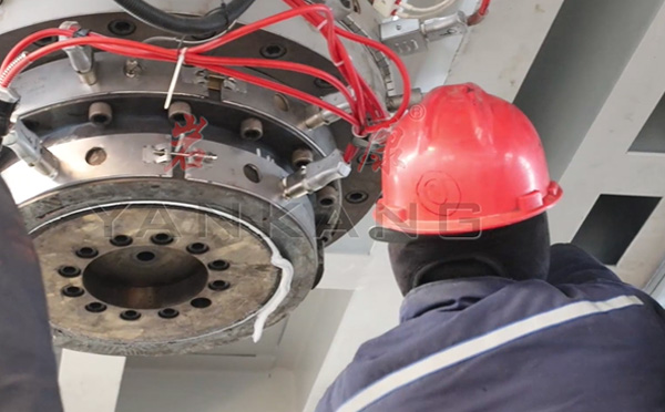 塑料中空吹塑擠出機維護(hù)保養(yǎng)