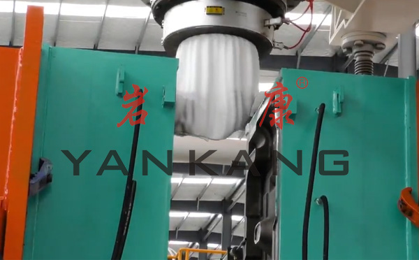 塑料中空吹塑擠出機維護(hù)保養(yǎng)