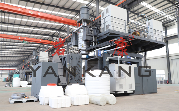 大型多層中空吹塑機定制可以滿足不同的產品生產 大型多層吹塑機定制